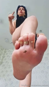 Be a statin under my pretty feet part 1