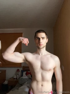 Half flex half still waking up but the work s been done and it showsss