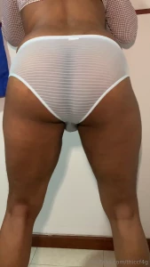 Lemme bounce my booty on your face