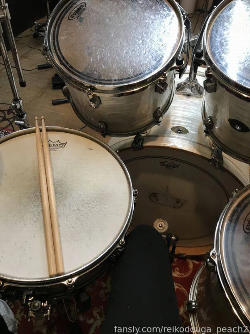 I started learning drums at the age of 10 and participated in various part 3 