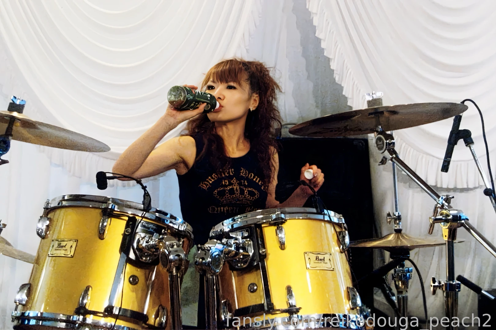 I started learning drums at the age of 10 and participated in various part 2 