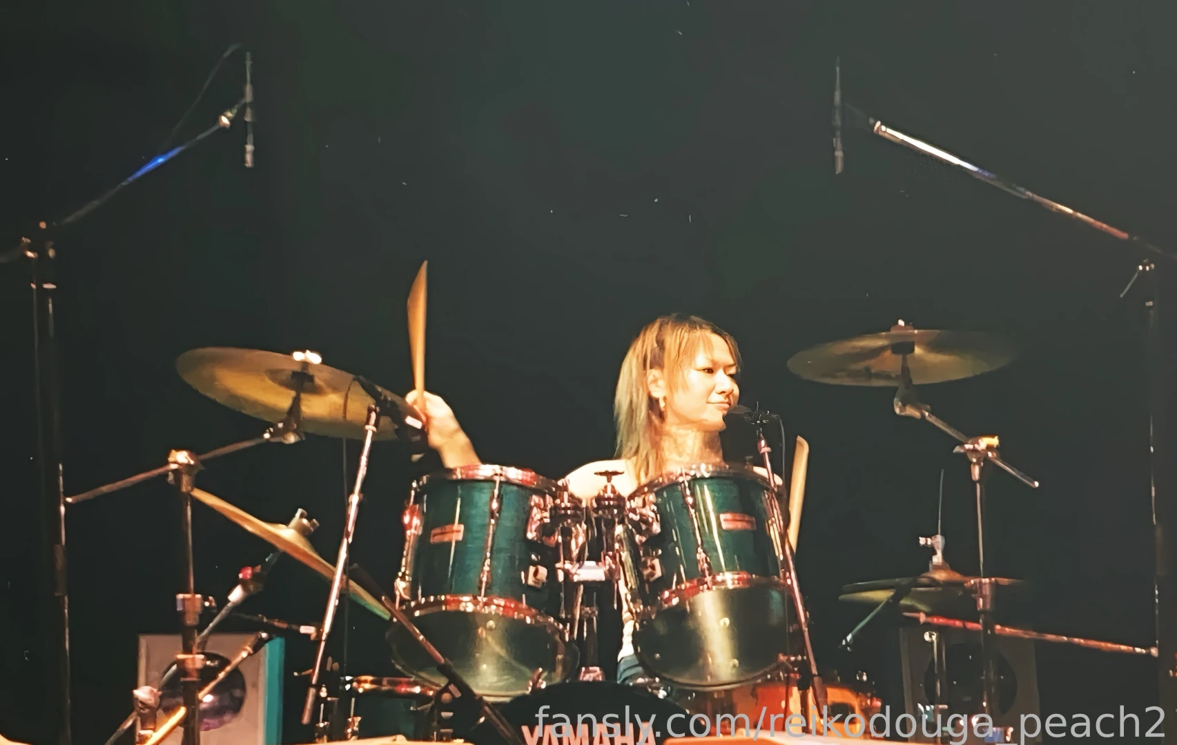 I started learning drums at the age of 10 and participated in various part 1 