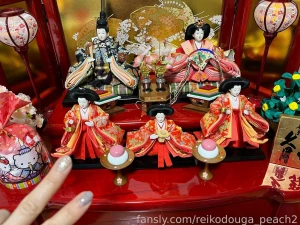 Today is the japanese doll s festival but it s snowing and it s very