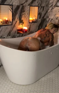 Suds and secrets who says bath time can t be sexy i m getting clean