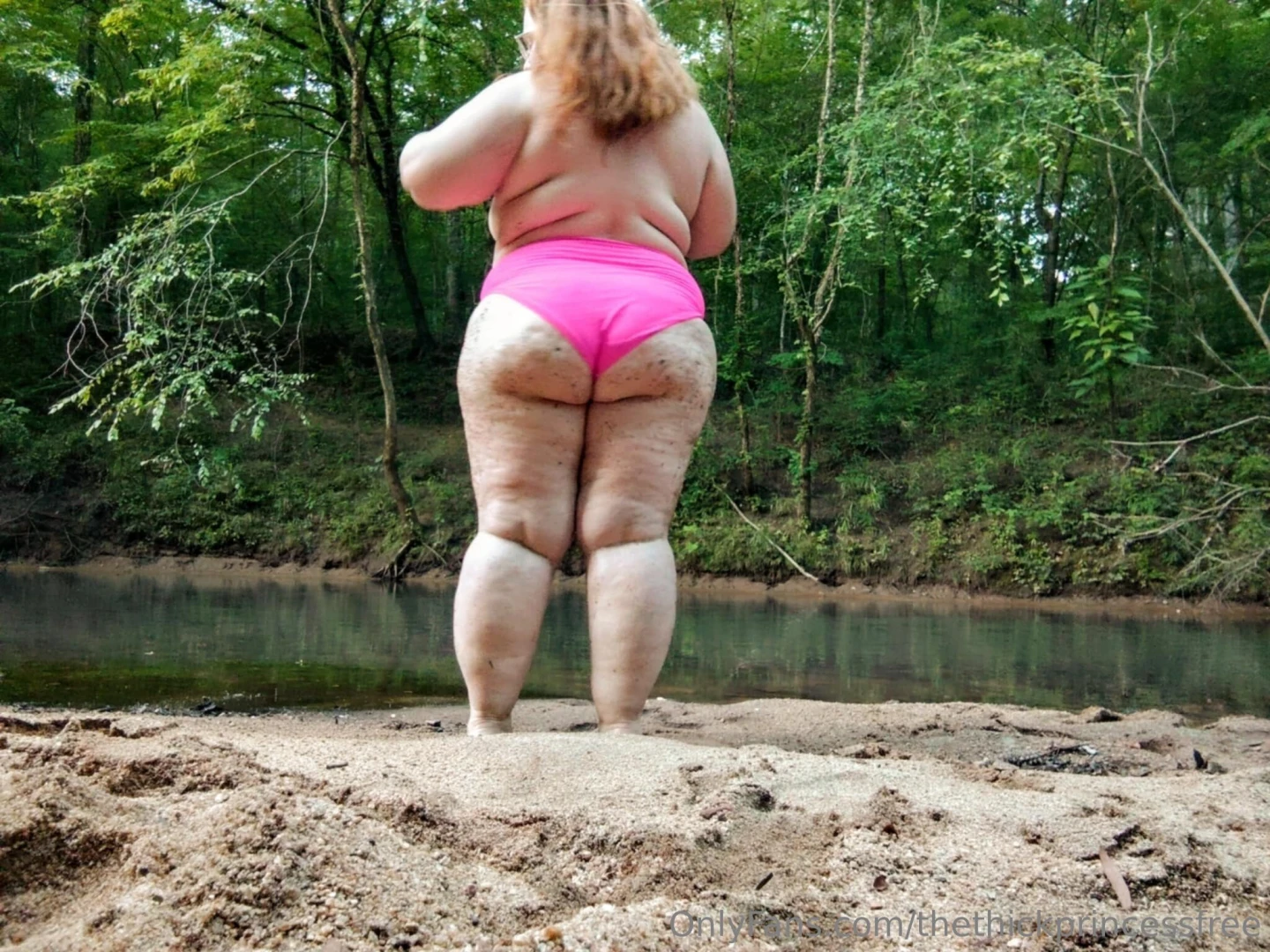 Give this feral booktok baddie a chance to show you how she brings a 