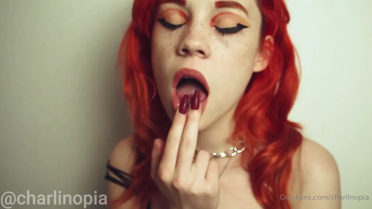 Vid o avec plug et wand je me branle par tout les trous la fois avec 