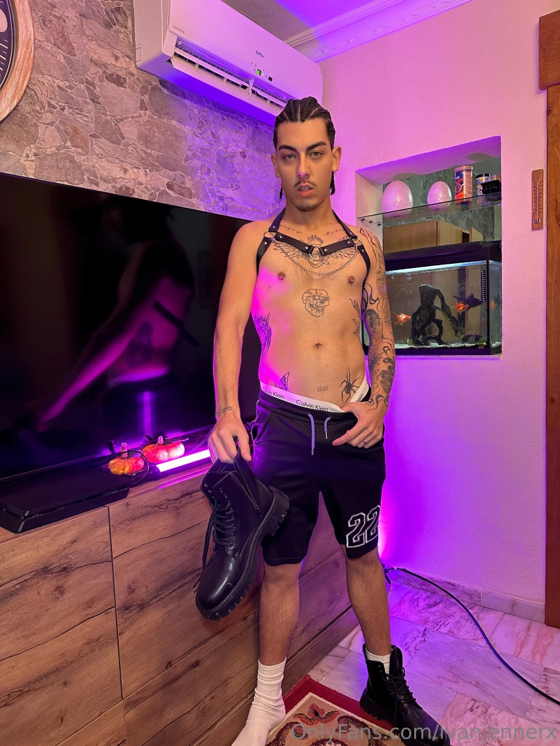 Come say hi i have something for you 