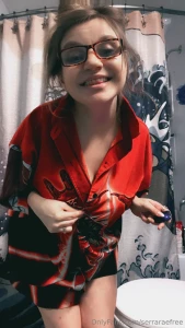 Nerdy gf bath video and pics