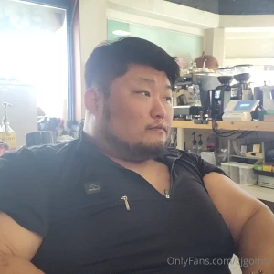 Eat protein bar part 1