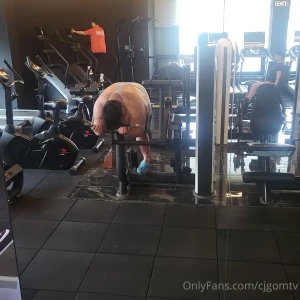 Gym sep 27th as im gaining back i feel more satisfied taking pics of part 1