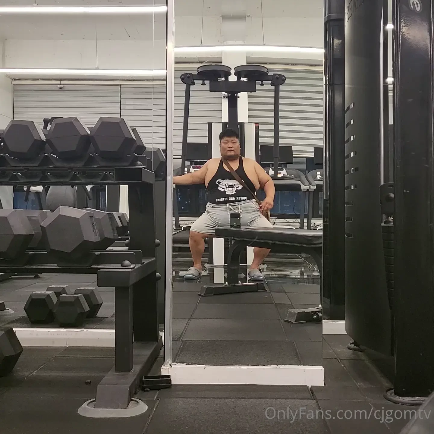 Chest fly not only pleasure no pain no gain 