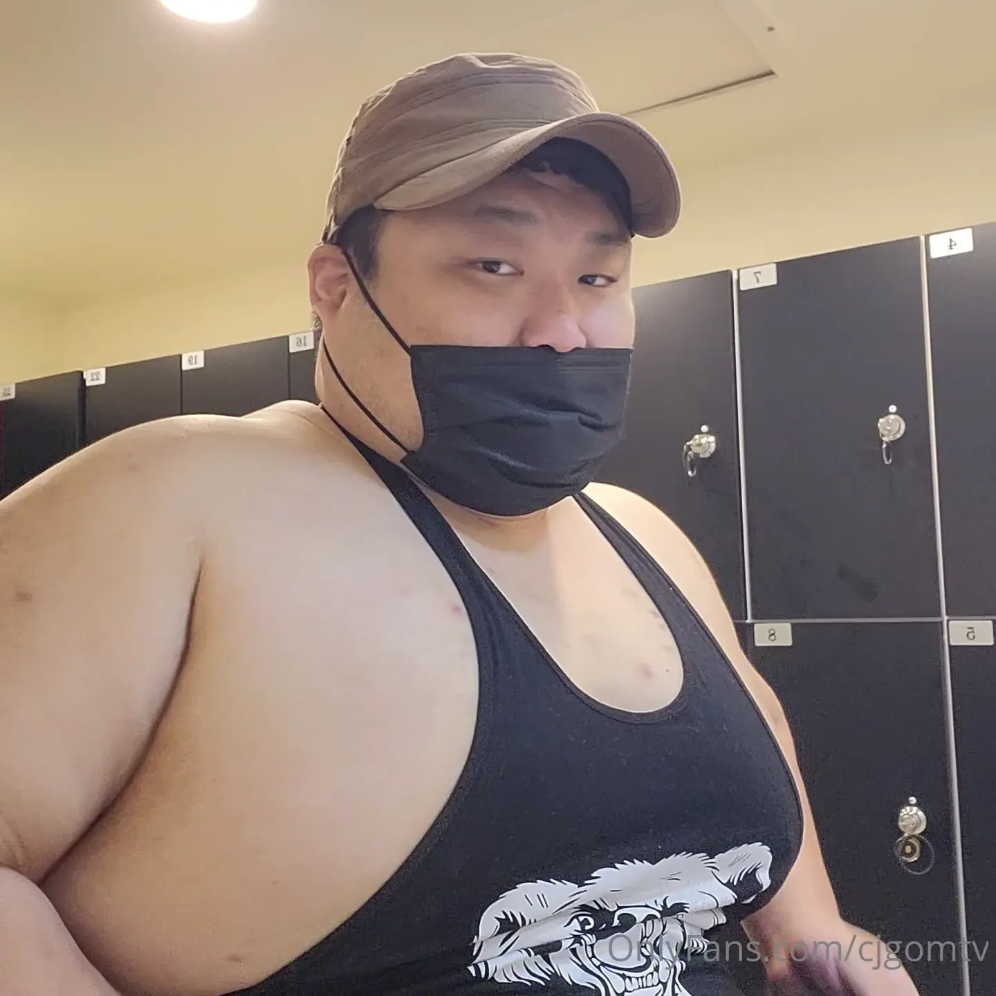 Gym and taking tanktop off 