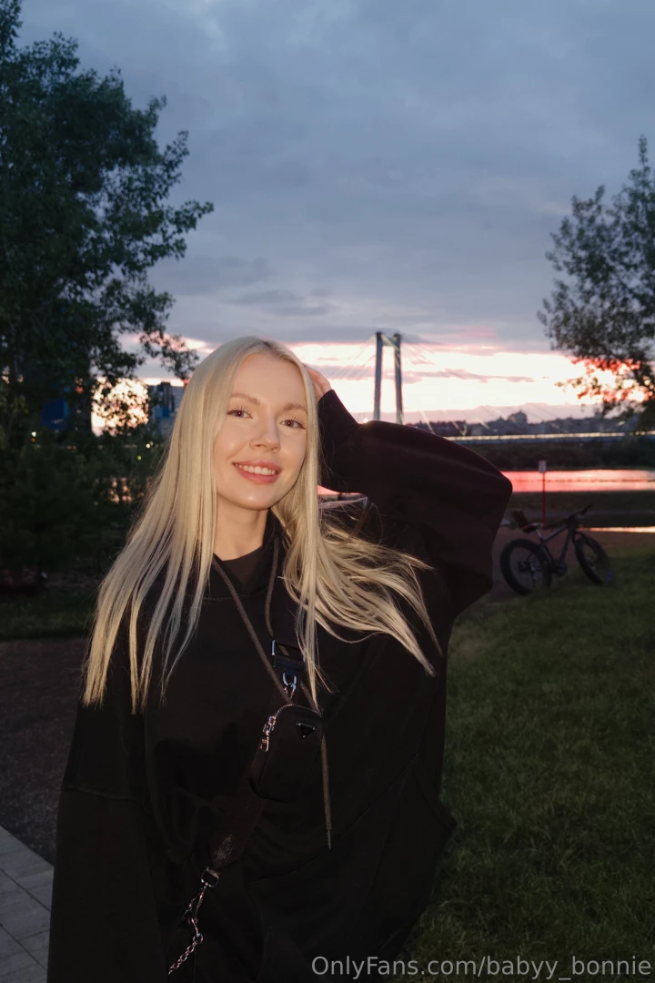 Sometimes i just stop in the middle of the street and think wow it s 