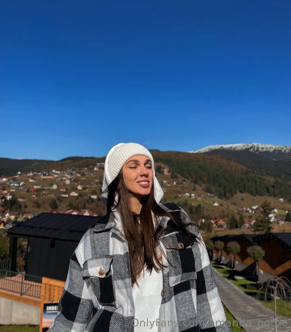 Mountains are the best place to clear my mind here i relax looking at 