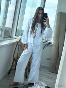 Do i look like an angel from yr best dreams