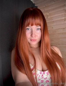 Oxy_foxy redheaded babe her tits are so big you ll cum just looking at