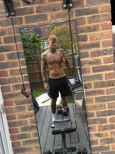 Training hard to look good for you do you like my body