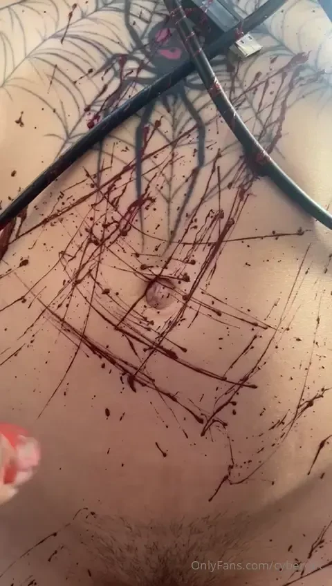 Making cybor-dystopic art with the body 