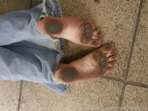 Hope you like these filthy soles as much as i do dirtyfeet footfetish part 1