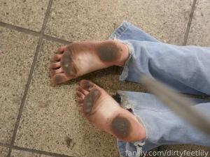 Hope you like these filthy soles as much as i do dirtyfeet footfetish part 2