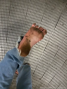 Walking down the tube stairs in london barefootgirl dirtyfeet feetgirl part 3