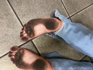 This is how i like them to be dirtyfeet barefootgirl footfetish feet part 1