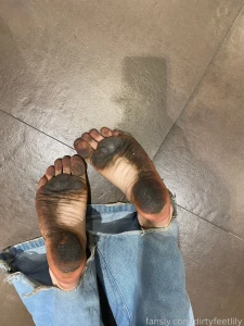Hope you guys like the dirty soles dirtyfeet footfetish feetgirl part 1
