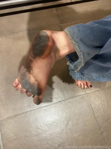 Hope you guys like the dirty soles dirtyfeet footfetish feetgirl part 2