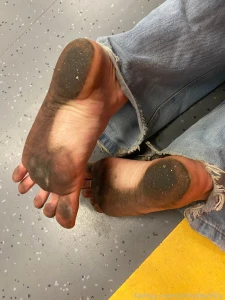 Do you like my sexy dirty soles footgirl barefootgirl footfetish part 1