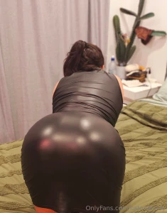 If i bent over in front of you like this are you spraying cum on my part 2