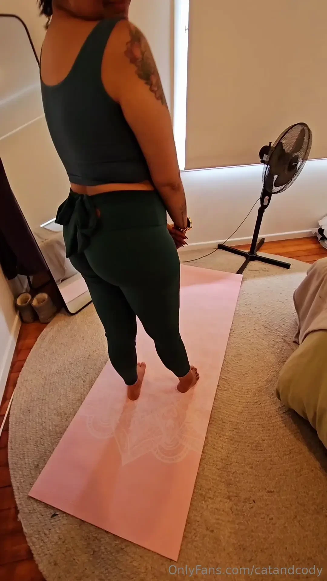Showing off my fat ass in yoga pants ends with them being ripped open 