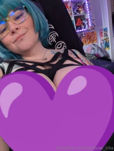 Cheeky picture and 14 second fondle video for 7