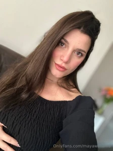 No way harper s out here doing this with a ring on harpermoorexo i did