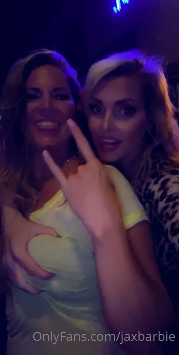 Say hi to my old neighbor lisa she s just like me y all and a fellow 