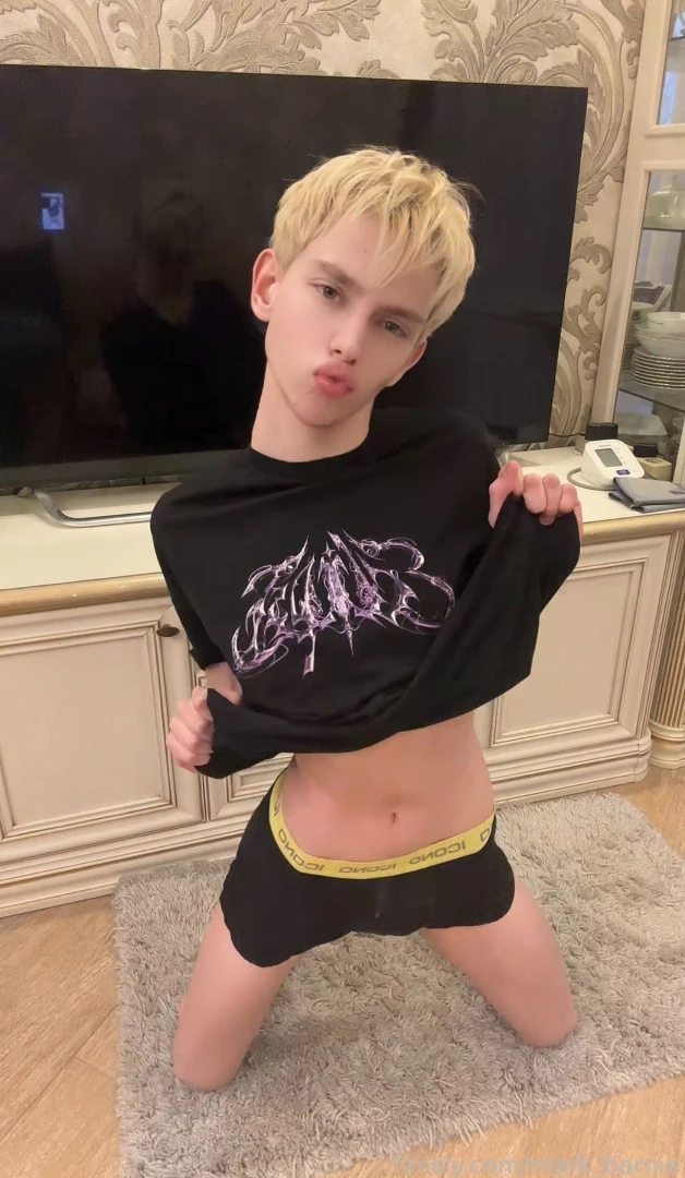 Is it too hot in here or am i the one turning you on 