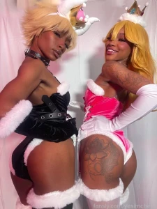Subscribe to my vip tier to see niviawolfe and faexxxfae take some