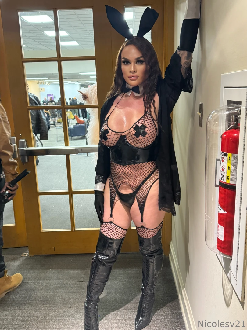 Having a blast in philly who wants to hangout 