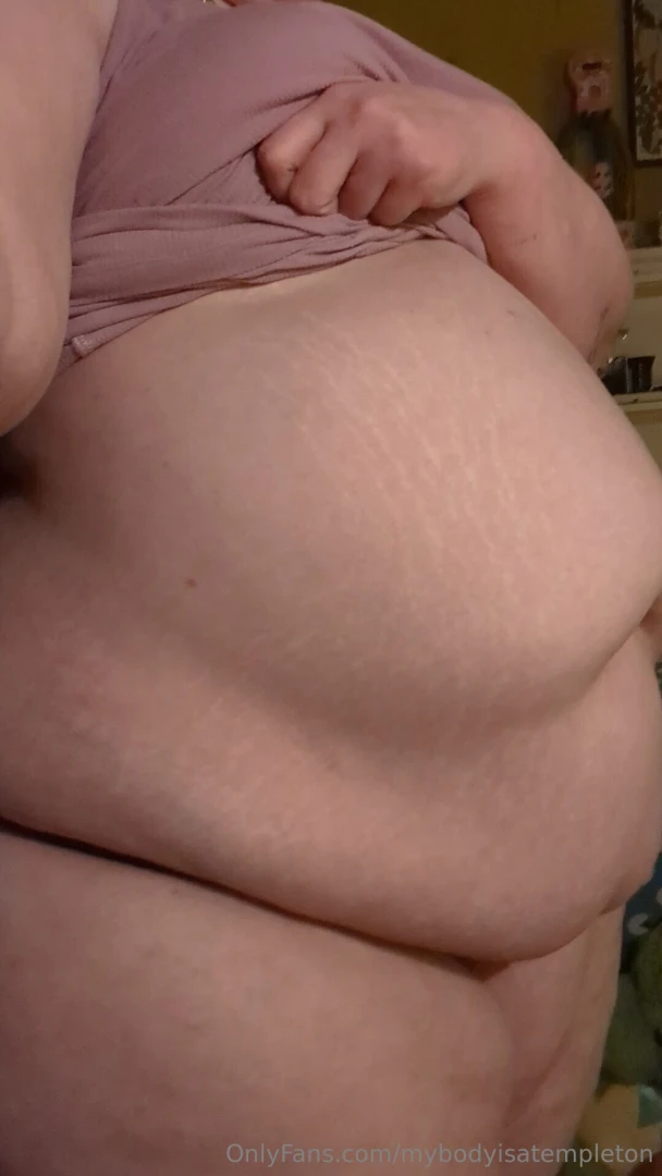 Tonight it occurred to me that i ve been eating again like i m gaining 