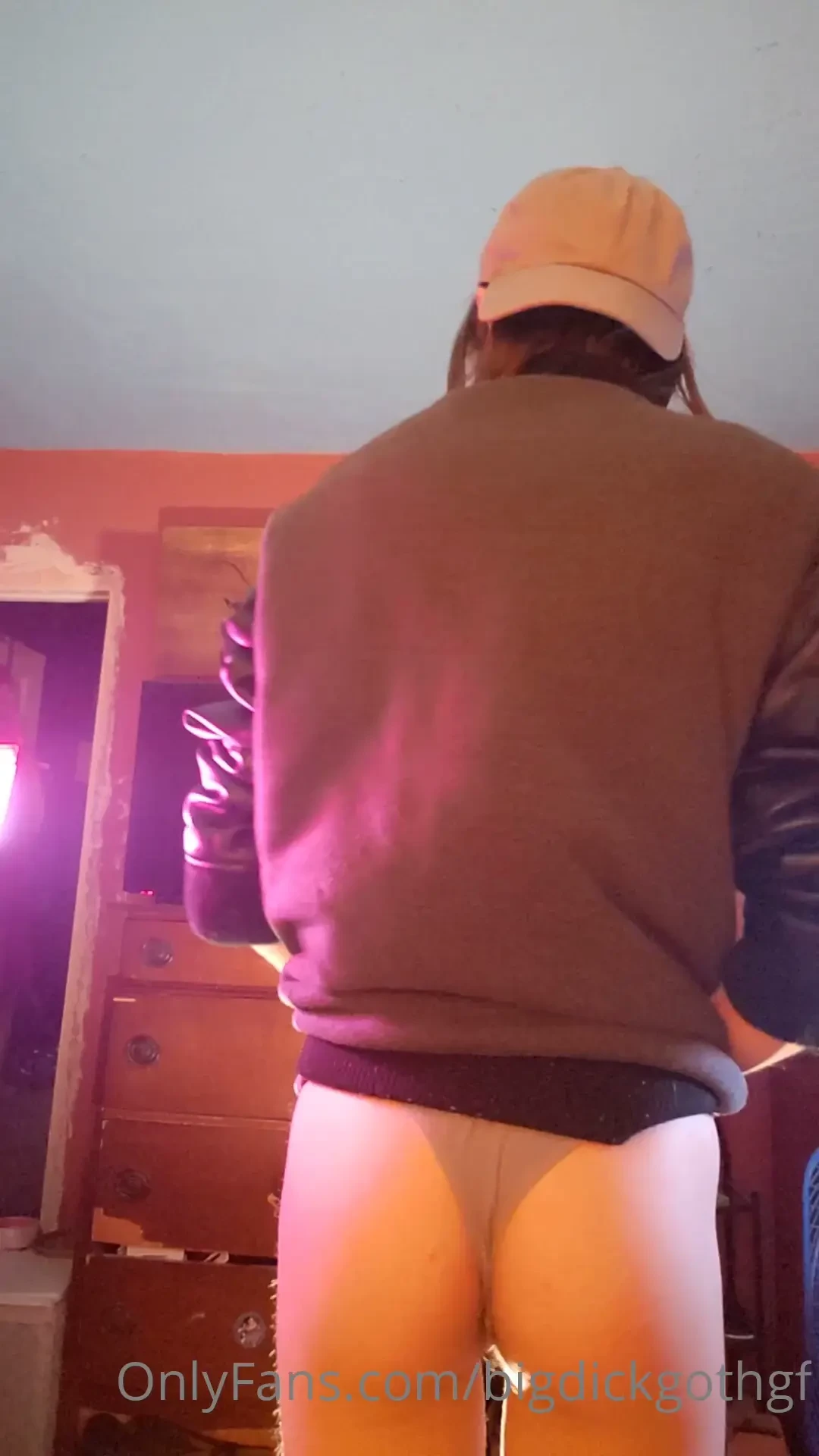 A lil bit of lewd posing 33 a bit a shaking my butt too 