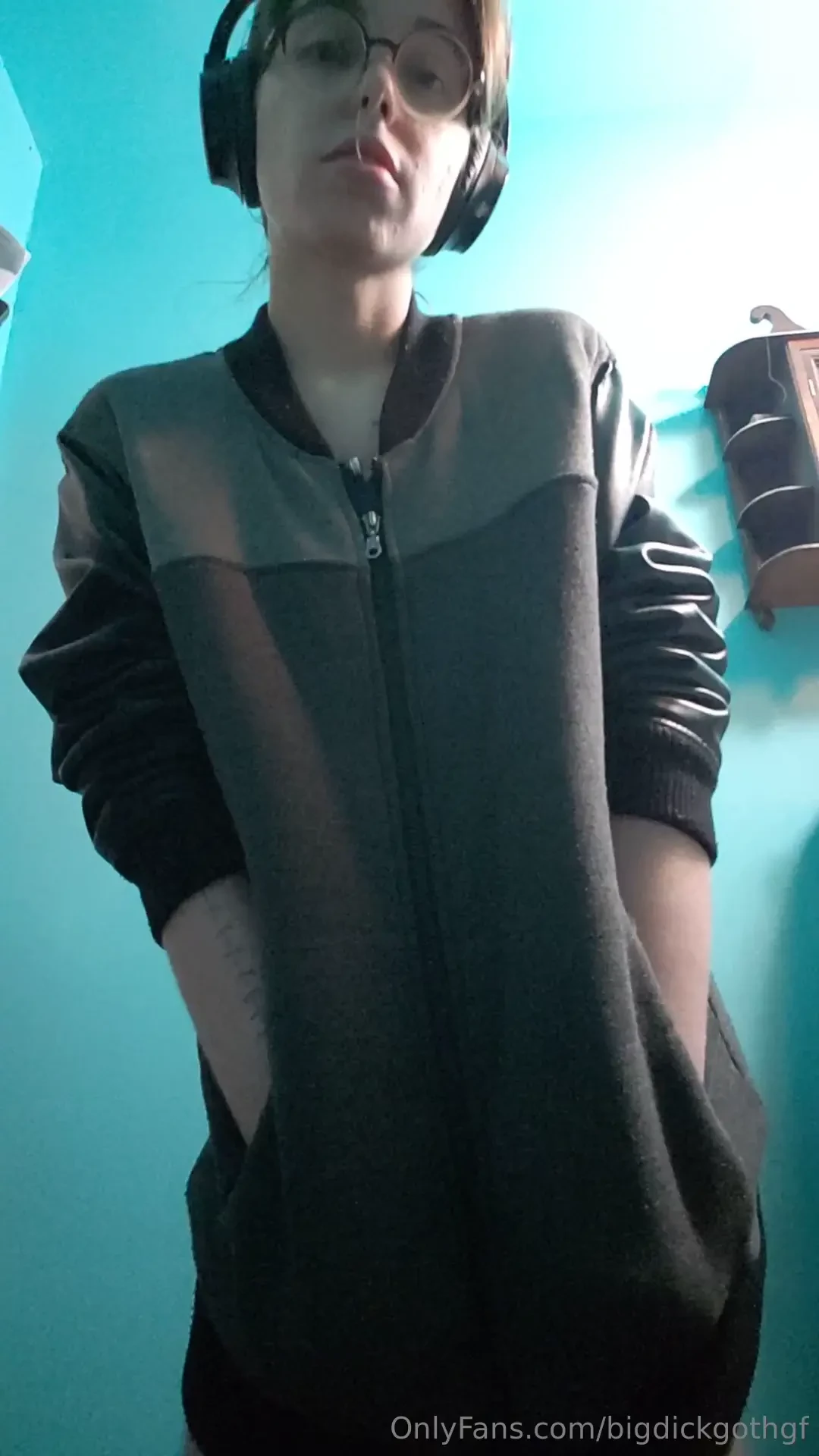 Pov ur on ur knees and i m teasing with this right over your open 