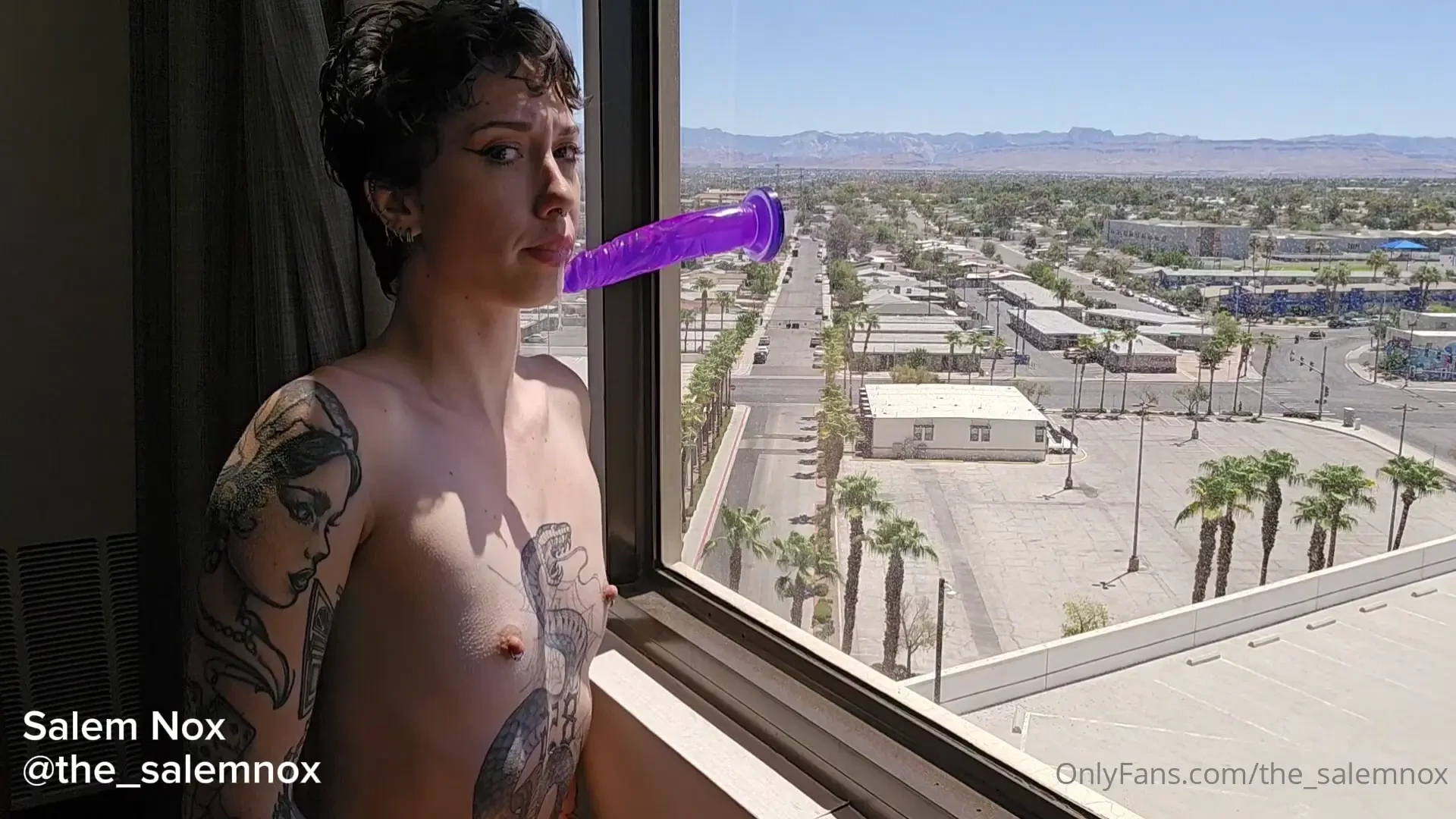 Happy full video day i stayed in such a beautiful hotel room with a 