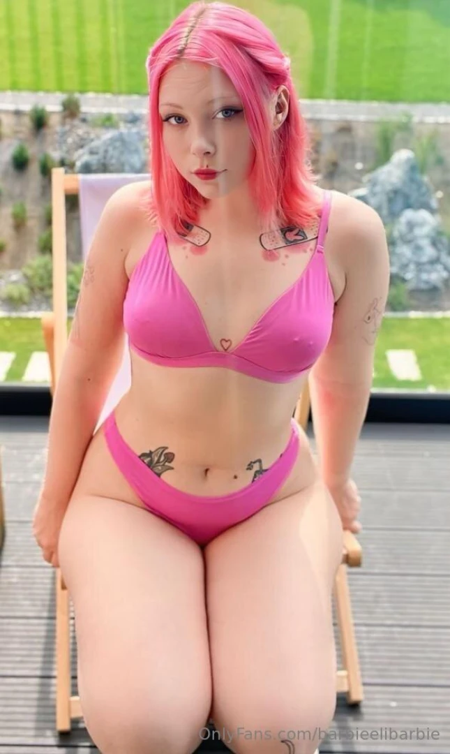 This sexy 18 yo slut luna_sotmoon is known for making fans cum in part 2 