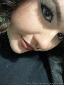 Hey horny puppy playing with cocks and wallets on my phone rn come