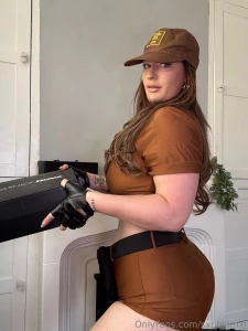 Special delivery - i m thinking of giving a special delivery to my man part 1