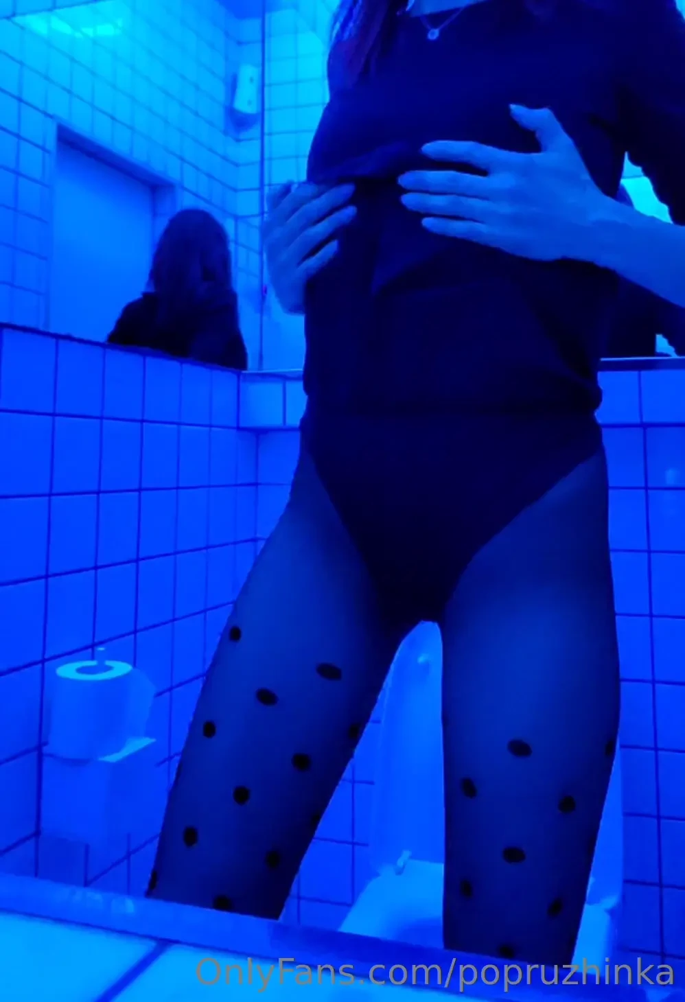 Silky-smooth legs and ass this red and blue decor puts me in a playful 