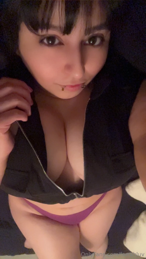 What do you think about my outfit cum unzip it a lil more then i ll 