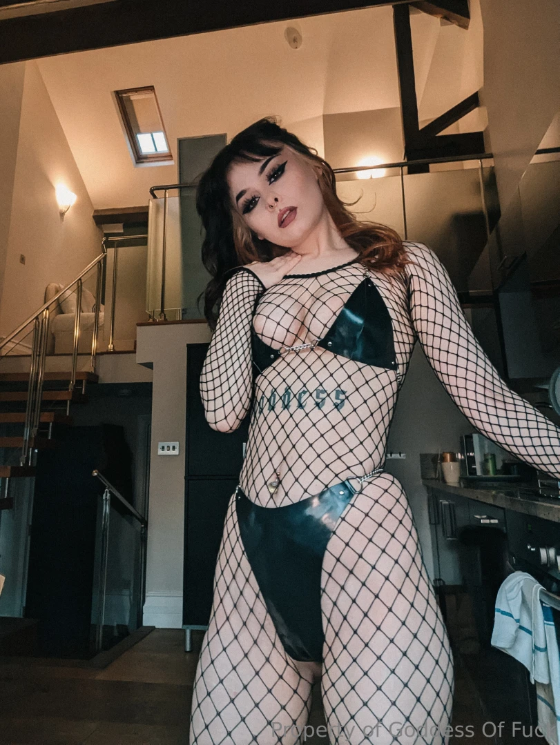 I love this new latex set on me part 2 