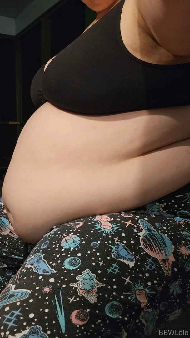 Some late night jiggles and soft pics 