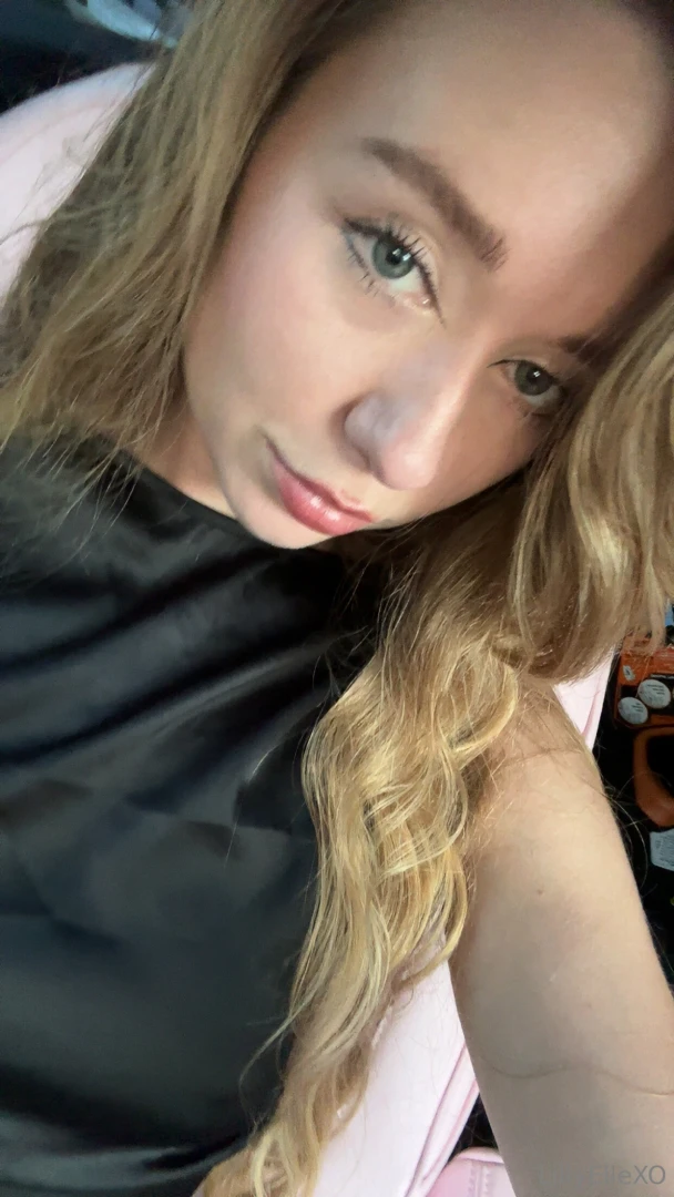 Just felt cute so i snapped this reeal quick do you like it 