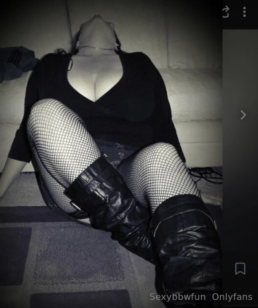 I don t attend swinger parties but these poses sure as hell make it 